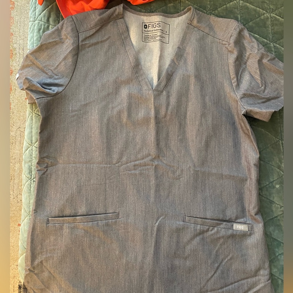 Figs S graphite casma scrub top